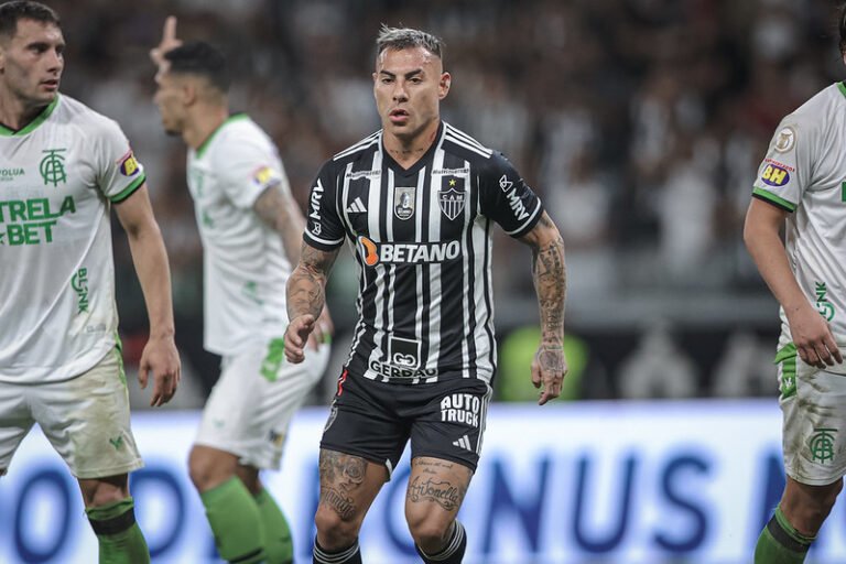 Vasco demonstra interesse na contratação de Eduardo Vargas, do Atlético
