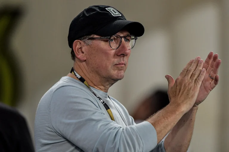 Botafogo consegue efeito suspensivo e John Textor está liberado para assistir a partida do Botafogo contra o Cruzeiro