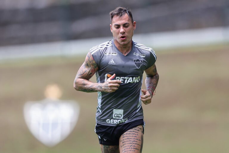 Diretor de futebol do Atlético fala sobre possível permanência de Eduardo Vargas para 2024