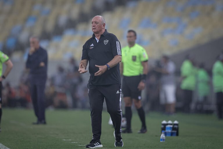 Felipão comenta mudanças no meio de campo do Atlético e fala sobre chance de ser campeão brasileiro