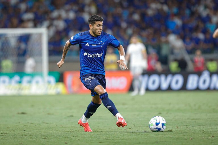 Cruzeiro acerta renovação com William para temporada 2024, com valorização salarial