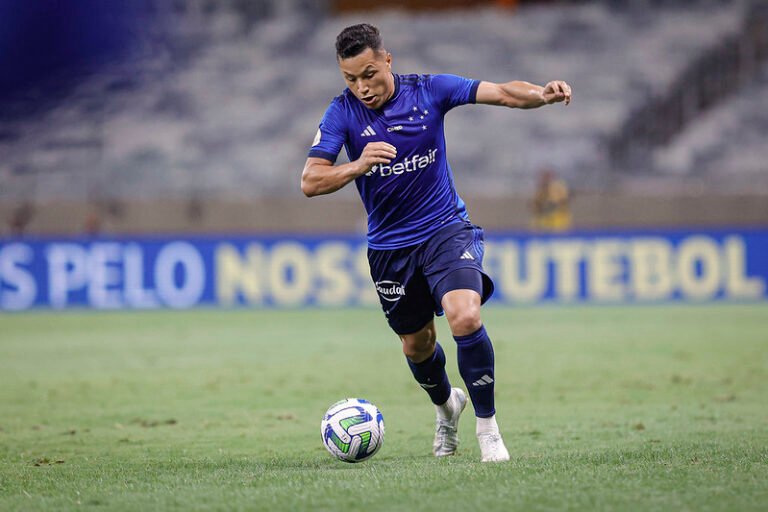 Marlon confirma proposta de outros clubes, mas diz estar feliz no Cruzeiro