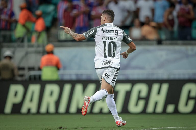 Ex-diretor de futebol do Vasco, Paulo Bracks negou chegada de Paulinho ao cruzmaltino em 2023