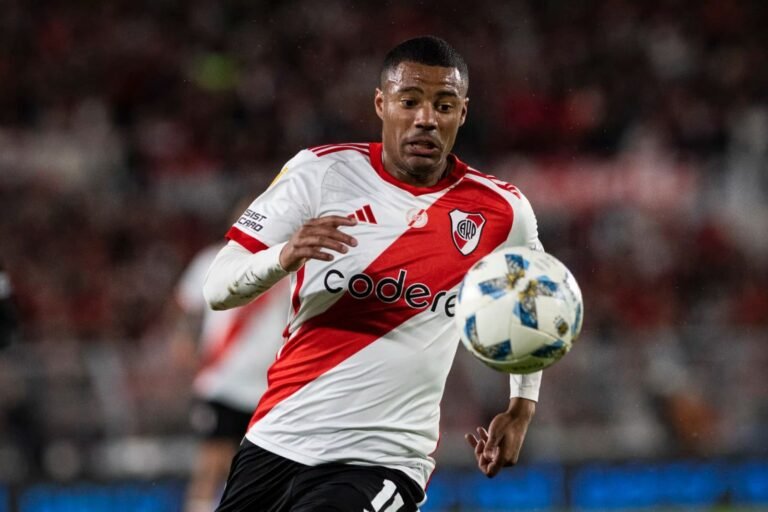 De La Cruz assina pré-contrato com Flamengo antes de pagar multa rescisória ao River