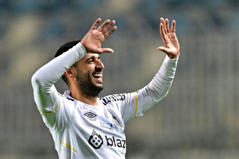 Santos inicia reformulação e cinco jogadores estão de saída