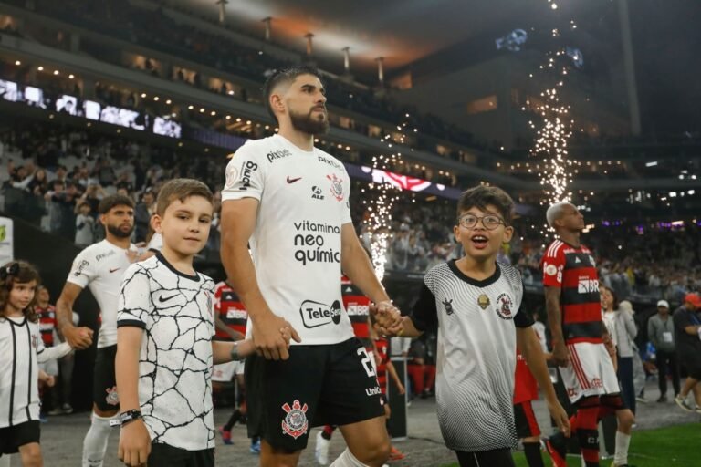 Bruno Méndez volta ao radar do Flamengo, que aguarda aval de Tite para avançar