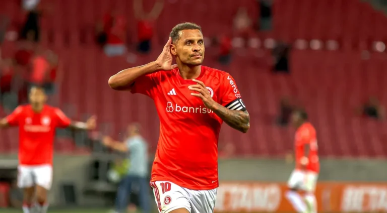 Internacional encaminha renovação de Alan Patrick