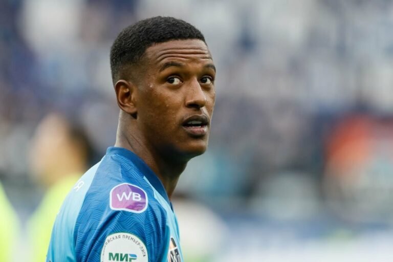 Corinthians encaminha retorno de Robert Renan por empréstimo para 2024