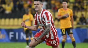 Corinthians e Athletico-PR disputam contratação de lateral Leonardo Godoy, do Estudiantes
