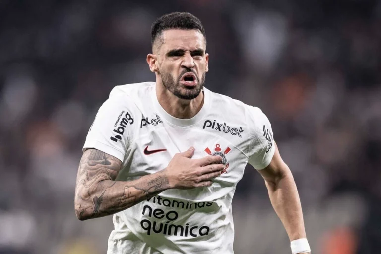 Corinthians decide não renovar com Renato Augusto, Gil e Giuliano