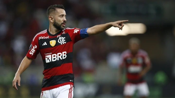 Situação de Everton Ribeiro no Flamengo segue indefinida; Cruzeiro topa dois anos de contrato