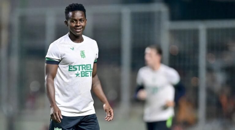 Santos assina pré-contrato com o atacante Juan Cazares