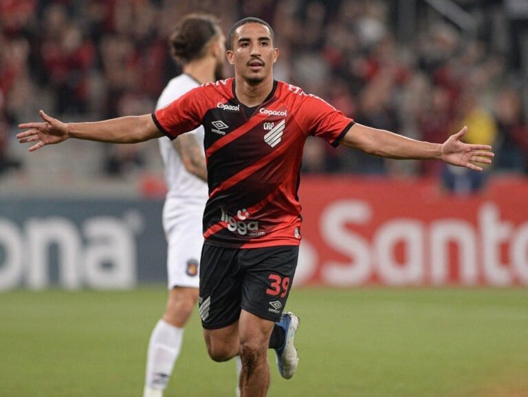 Palmeiras fez consulta por Christian, do Athletico-PR