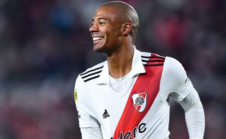 De La Cruz assina com Flamengo e fica mais próximo de ser anunciado