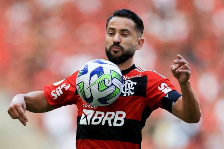 Flamengo promete renovar com Everton Ribeiro, que afasta clubes interessados