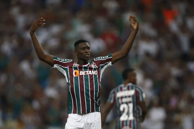 Fluminense aumenta proposta para repatriar Luiz Henrique