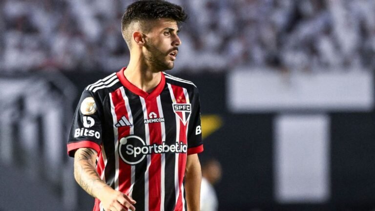 Leicester avisa ao São Paulo que cobrirá proposta do Zenit por Beraldo