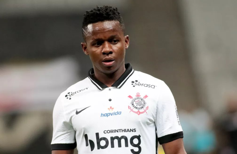 Santos encaminha contratação de Juan Cazares, ex-Corinthians e Atlético-MG