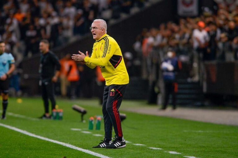 Dorival dispara sobre declarações envolvendo seu trabalho no Flamengo: “O que é simples no futebol?”