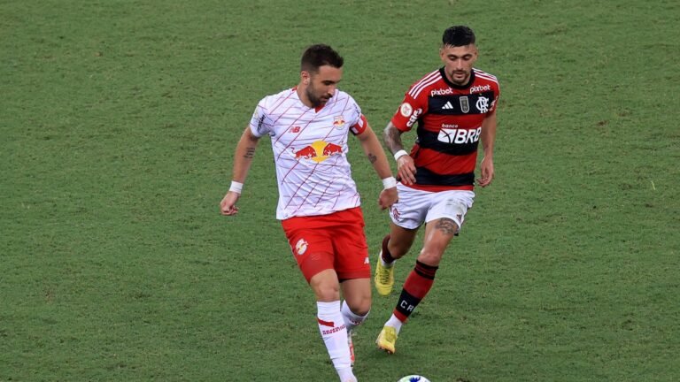 Dirigente do Bragantino revela proximidade de acordo com Flamengo por Léo Ortiz
