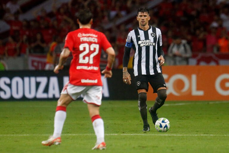 Victor Cuesta e Philipe Sampaio não se reapresentam e deixarão o Botafogo