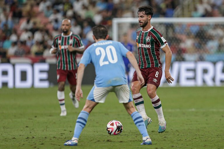 Ajax consulta situação de Martinelli e deve enviar proposta ao Fluminense