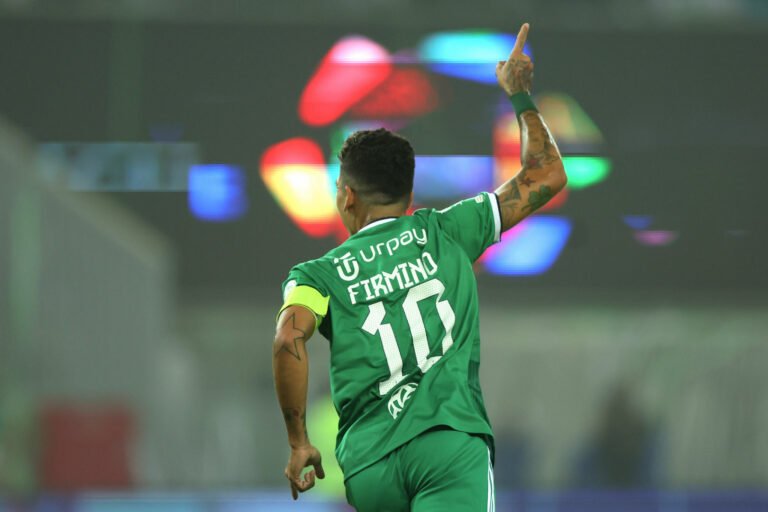 Atlético avança por Firmino e teria apoio de patrocinadores para bancar contratação, afirma jornalista