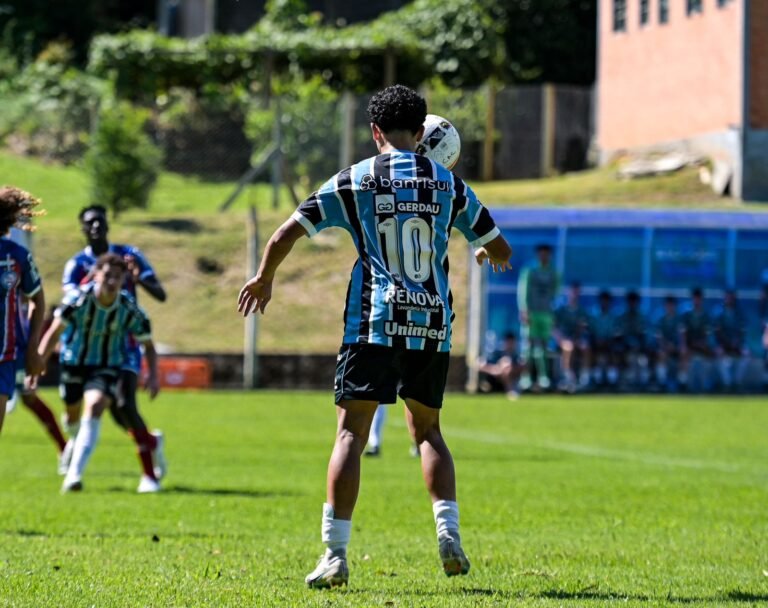 Herói do título Estadual sub-17, Guga projeta temporada de 2024 pelo Grêmio