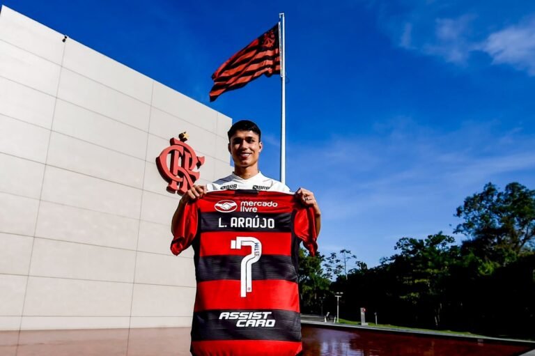 Luiz Araújo herda camisa 7 de Everton Ribeiro no Flamengo