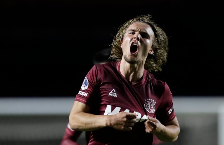 Corinthians faz proposta por Pedro De La Vega, do Lanús, mas enfrenta forte concorrência de clube da MLS