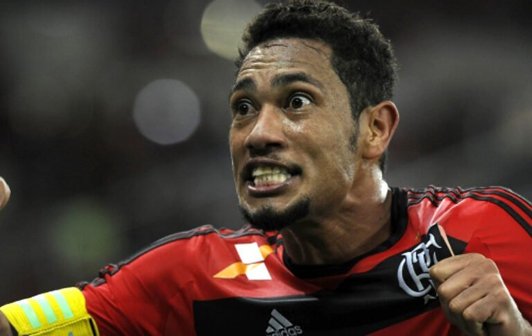 Ídolo do Flamengo, Hernane Brocador revela bastidores do título da Copa do Brasil em 2013