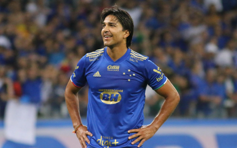 Ídolo do Cruzeiro, Marcelo Moreno manda mensagem a Douglas Costa