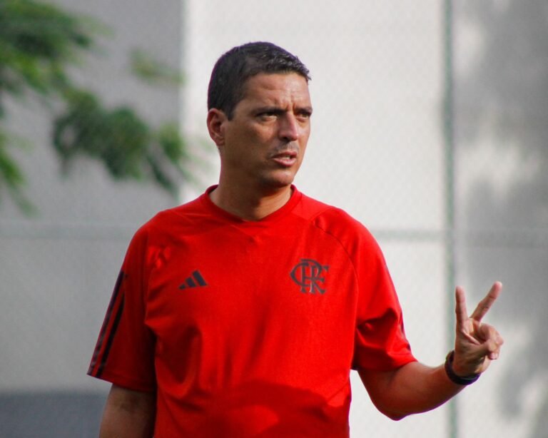 Técnico do Flamengo na base, Raphael Bahia completa um ano de clube