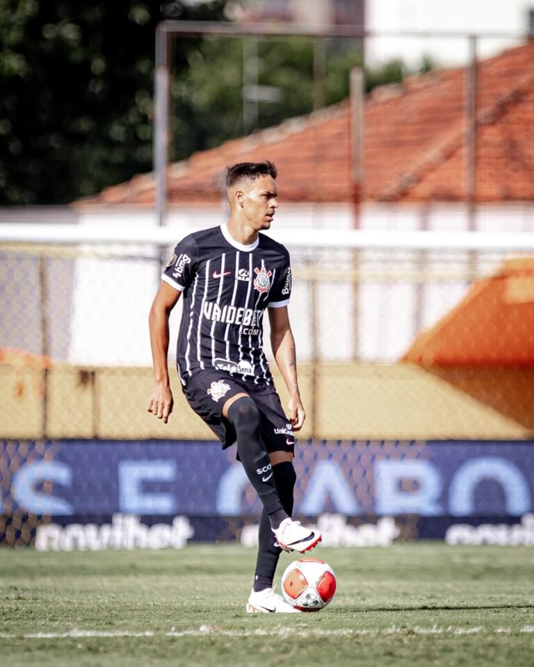Promessa do Corinthians, Tchoca comenta sobre estreia no profissional e projeta próximas decisões do time