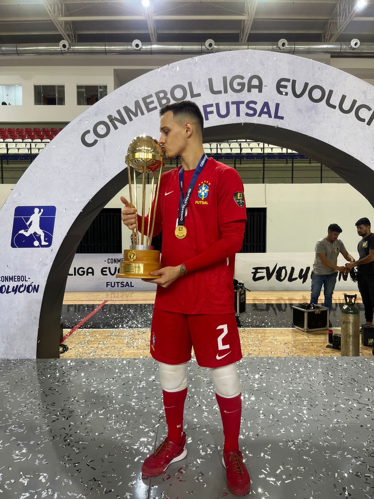 Pato celebra título da Liga Evolución pela seleção e comenta sobre experiência na competição
