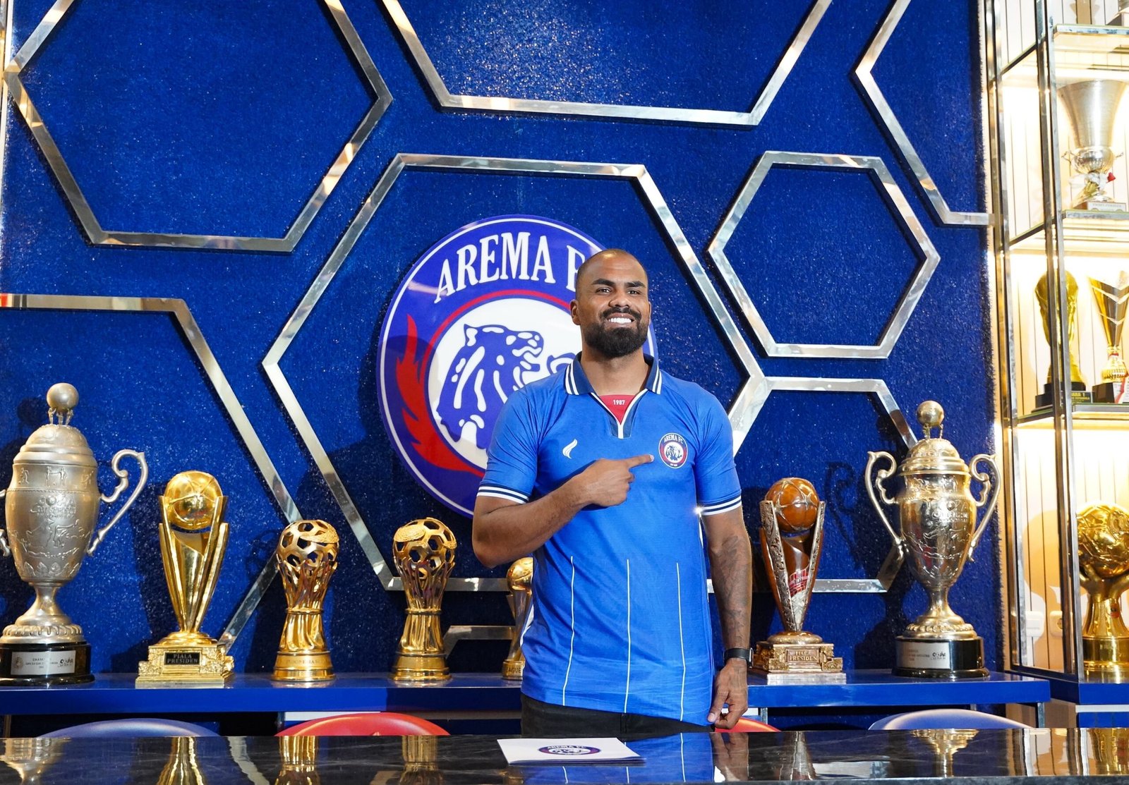 Ex-Inter troca de clube na Ásia e vai passa a jogar por um dos principais clubes da Indonésia