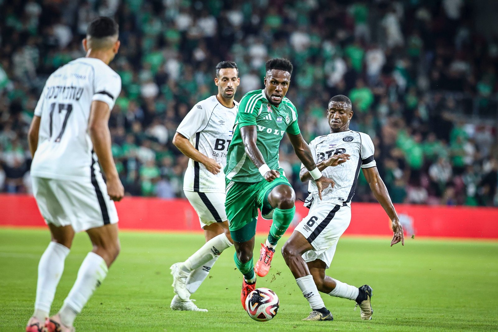 Pedrão se consolida como peça-chave no futebol israelense e relembra passagem pelo América-MG