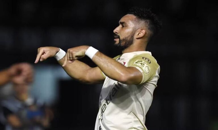 Vasco se pronuncia após acusações contra Dimitri Payet