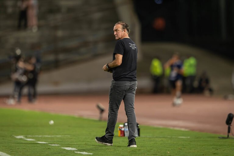 Cuca volta a reclamar de investimento da SAF e dispara sobre o elenco: “O tamanho do Atlético é inquestionável e o investimento é questionável”