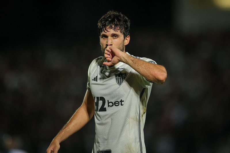 Protagonista da noite, Igor Rabello comemora gol e reconhece erro em gol adversário