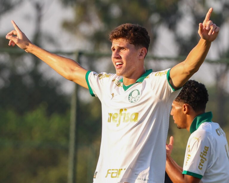 Abel Ferreira sai em defesa de Benedetti, do Palmeiras
