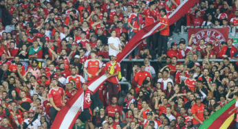 Conmebol bane narrador que chamou torcedores do Internacional de macacos