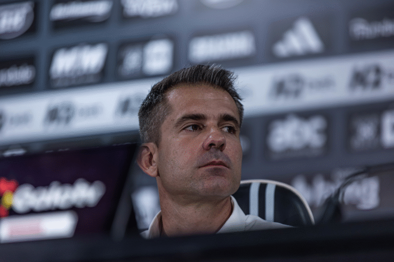 Diretor alvinegro, Victor fala sobre mercado do Atlético e rebate críticas: “Futebol é dinâmico”