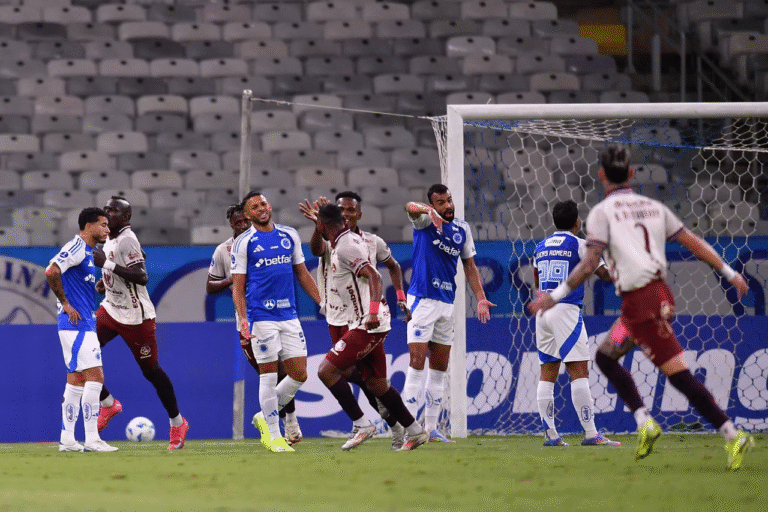 Líder do grupo E, Mushuc Runa anuncia entrada grátis de mulheres em duelo contra o Cruzeiro na Sul-Americana