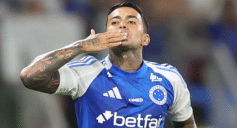 Após ser cortado de duelo no Brasileirão, Cruzeiro agenda reunião com Dudu para debater futuro do atacante na Toca da Raposa