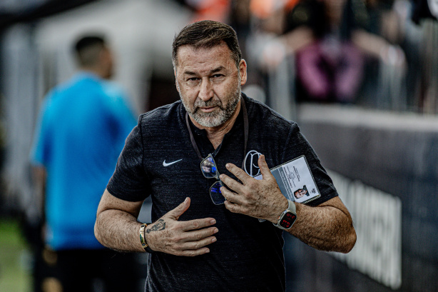 Conselho do Corinthians identifica aumento da dívida em R$ 829 milhões e pede afastamento de Augusto Melo