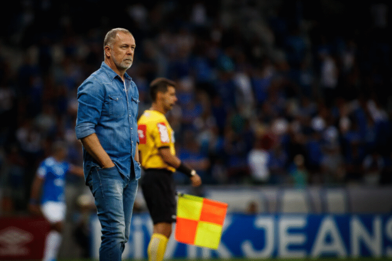 Grêmio inicia contatos para ter Mano Menezes como novo técnico
