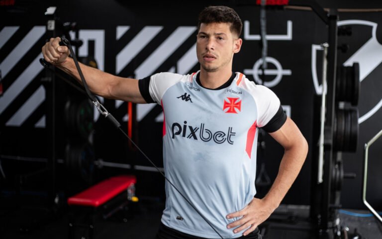 Felipe dispara contra Capasso e afirma que zagueiro está fora dos planos do Vasco