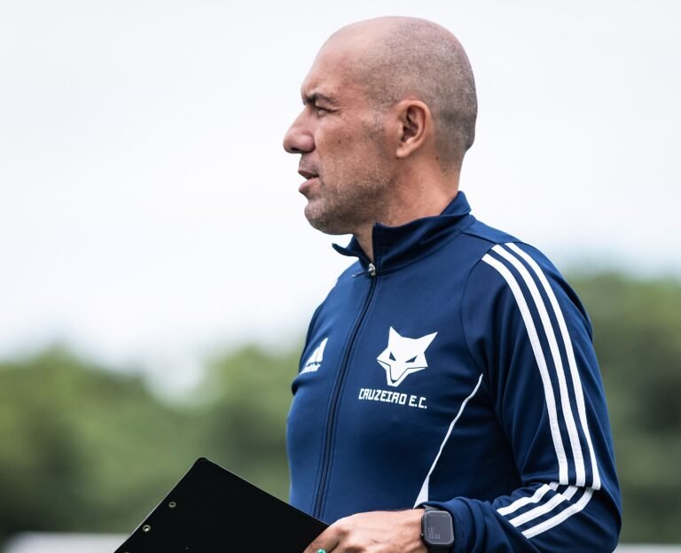 Jardim explica mudança no meio-campo do Cruzeiro em goleada diante do Sport