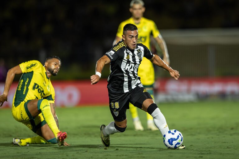 Em áudio vazado, presidente do Athletico-PR revela que Atlético não pagou pela contratação de Cuello